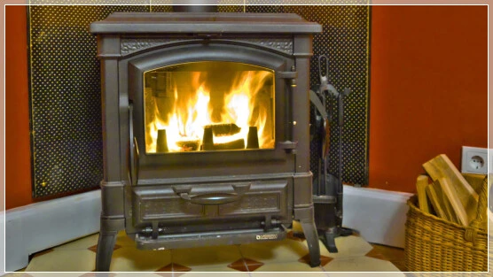 Foto: Gußeisener Ofen im Wohnzimmer 